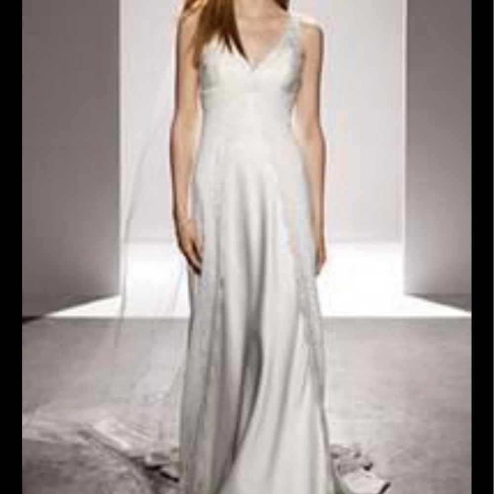 Elegant White V-Neck Wedding Dress